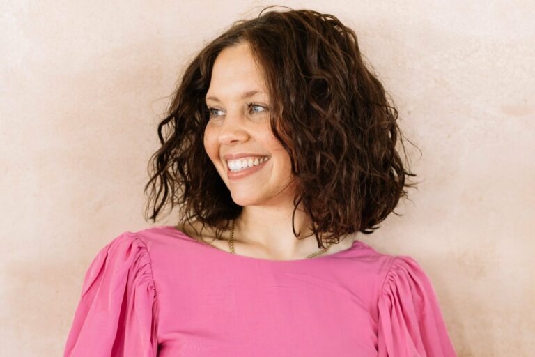 Elizabeth Styles, Creative Sales Coach - small business owner, Building Your Small Business On A Budget: Elizabeth Stiles, Being Visible, Showing Up And Selling More With Elizabeth Stiles